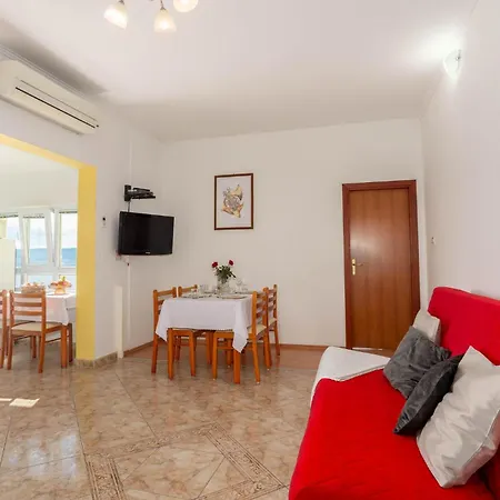Apartment 3 Bedroom In Lokva Rogoznica