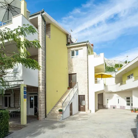 Apartment 3 Bedroom In
