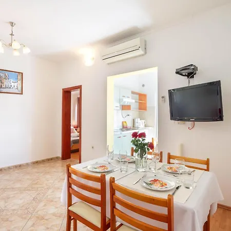 3 Bedroom In Apartment Lokva Rogoznica