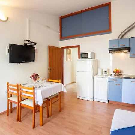 3 Bedroom In Apartment *