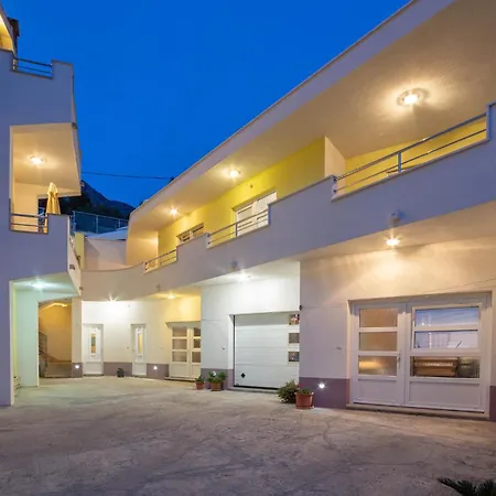 3 Bedroom In Apartment Lokva Rogoznica