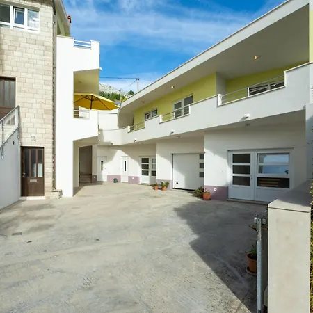 Apartment 3 Bedroom In