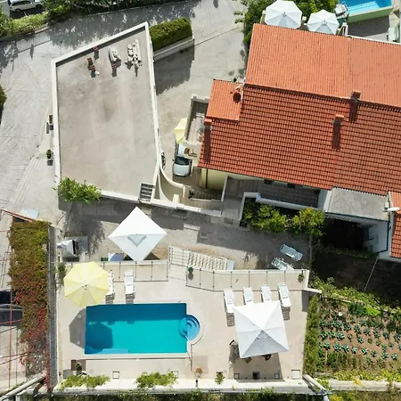 Apartment 3 Bedroom In *